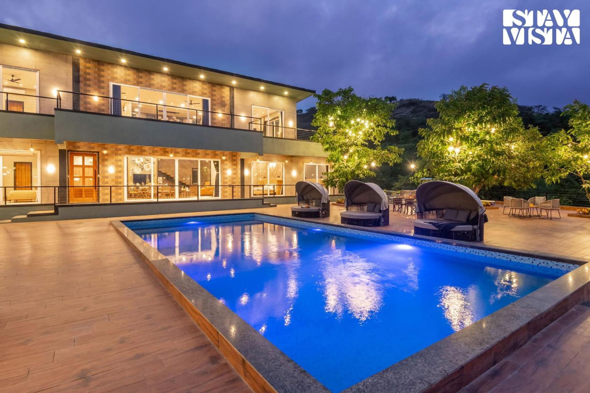 Stayvista At La Nirvana With Pool, Music Speaker & Indoor-Outdoor Game Lonavala Eksteriør billede