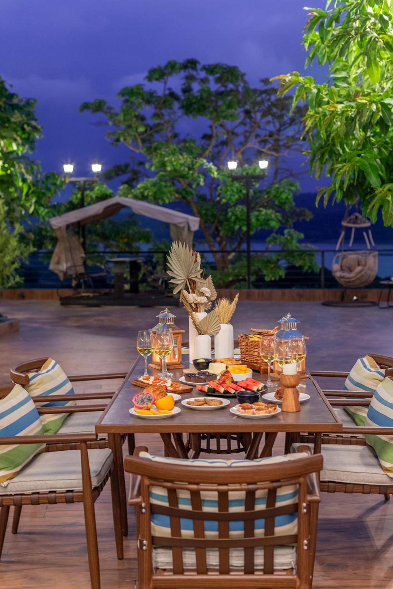 Stayvista At La Nirvana With Pool, Music Speaker & Indoor-Outdoor Game Lonavala Eksteriør billede