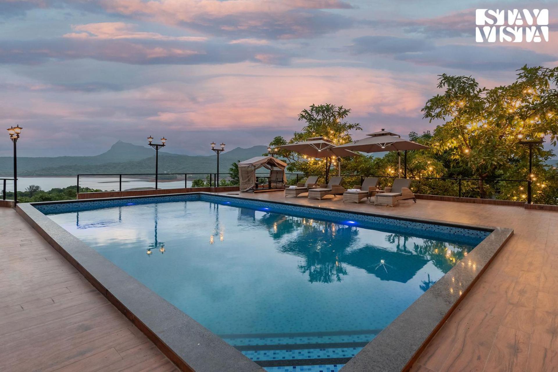 Stayvista At La Nirvana With Pool, Music Speaker & Indoor-Outdoor Game Lonavala Eksteriør billede