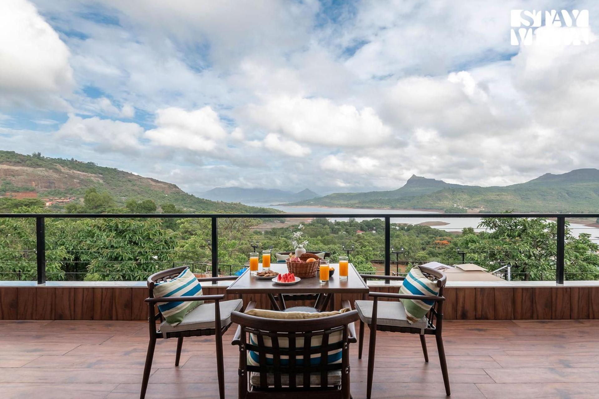Stayvista At La Nirvana With Pool, Music Speaker & Indoor-Outdoor Game Lonavala Eksteriør billede
