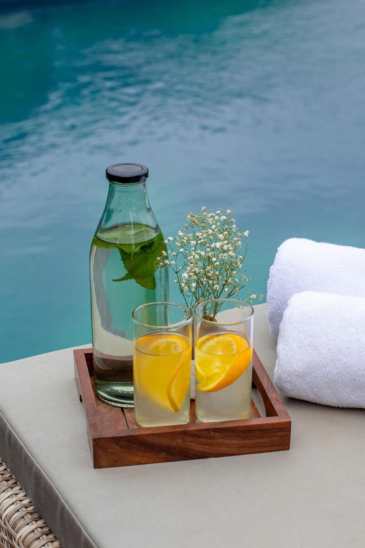 Stayvista At La Nirvana With Pool, Music Speaker & Indoor-Outdoor Game Lonavala Eksteriør billede