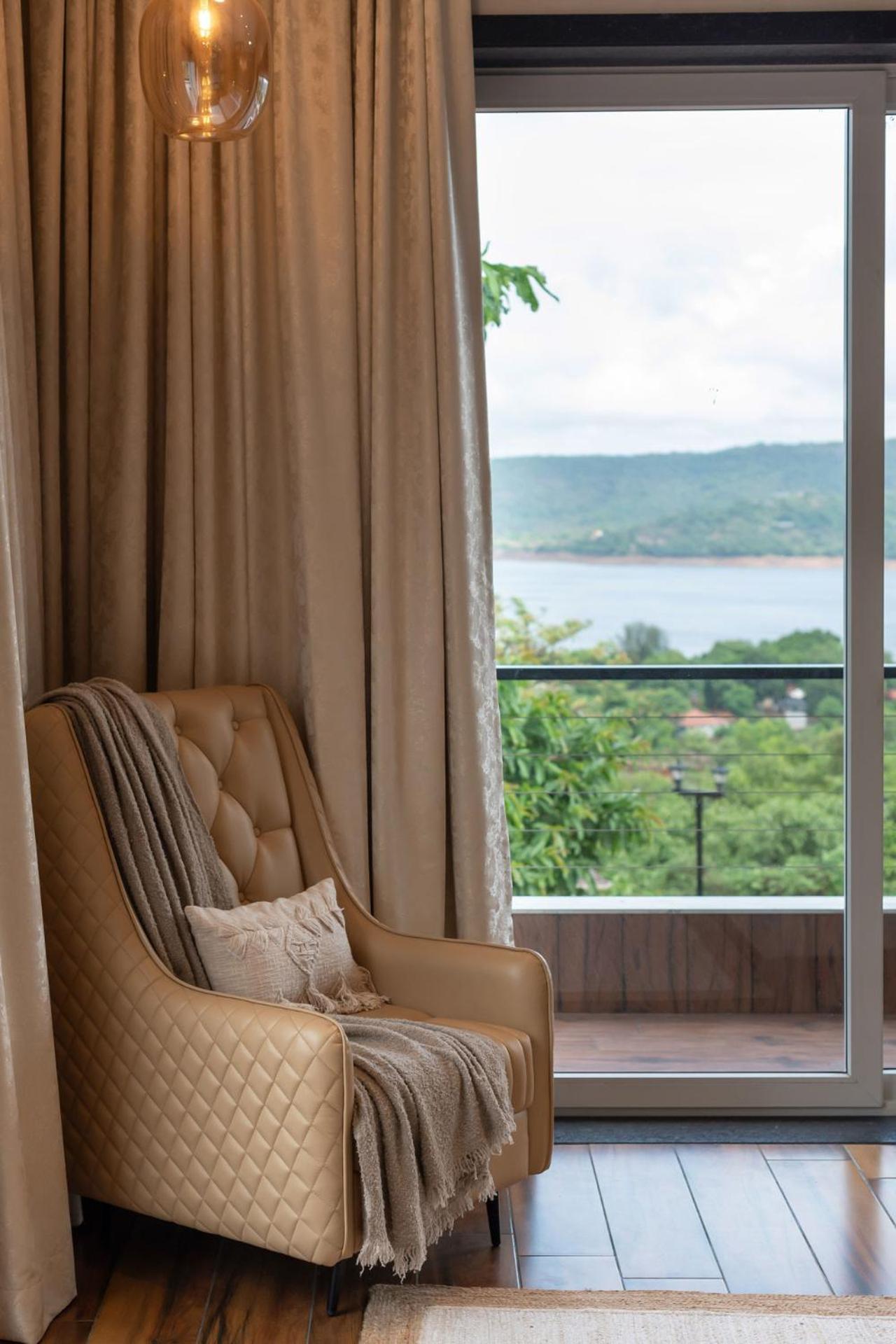 Stayvista At La Nirvana With Pool, Music Speaker & Indoor-Outdoor Game Lonavala Eksteriør billede