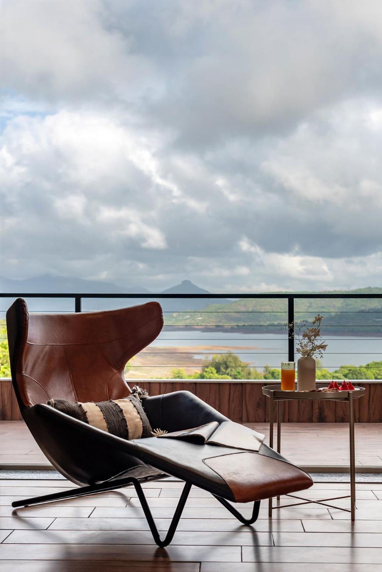 Stayvista At La Nirvana With Pool, Music Speaker & Indoor-Outdoor Game Lonavala Eksteriør billede