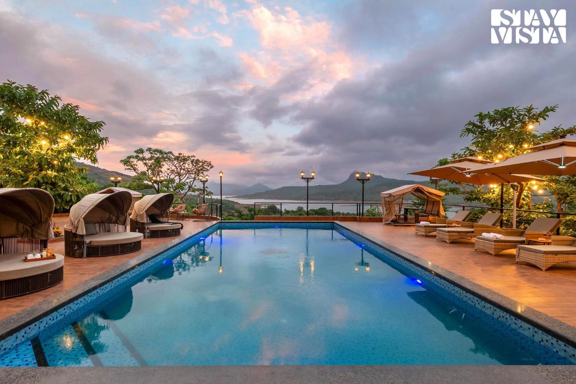 Stayvista At La Nirvana With Pool, Music Speaker & Indoor-Outdoor Game Lonavala Eksteriør billede