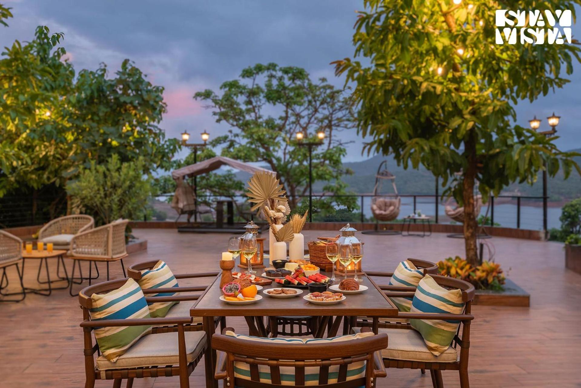 Stayvista At La Nirvana With Pool, Music Speaker & Indoor-Outdoor Game Lonavala Eksteriør billede