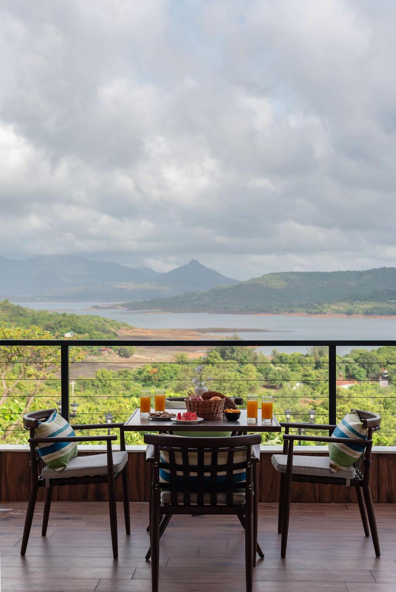 Stayvista At La Nirvana With Pool, Music Speaker & Indoor-Outdoor Game Lonavala Eksteriør billede