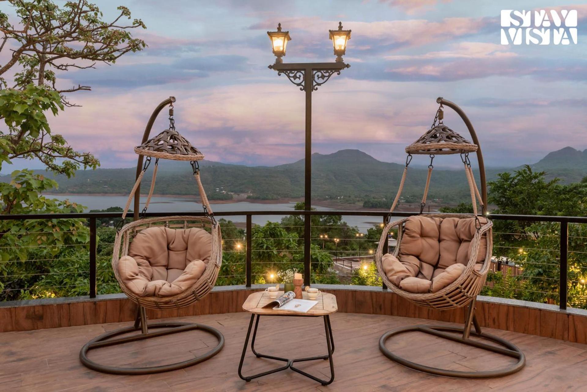 Stayvista At La Nirvana With Pool, Music Speaker & Indoor-Outdoor Game Lonavala Eksteriør billede